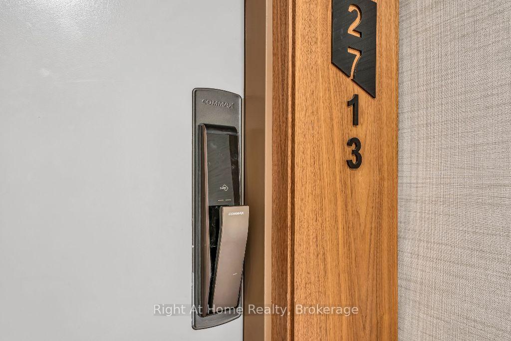 1 Bedroom Condo at 10 York,  Toronto For sale