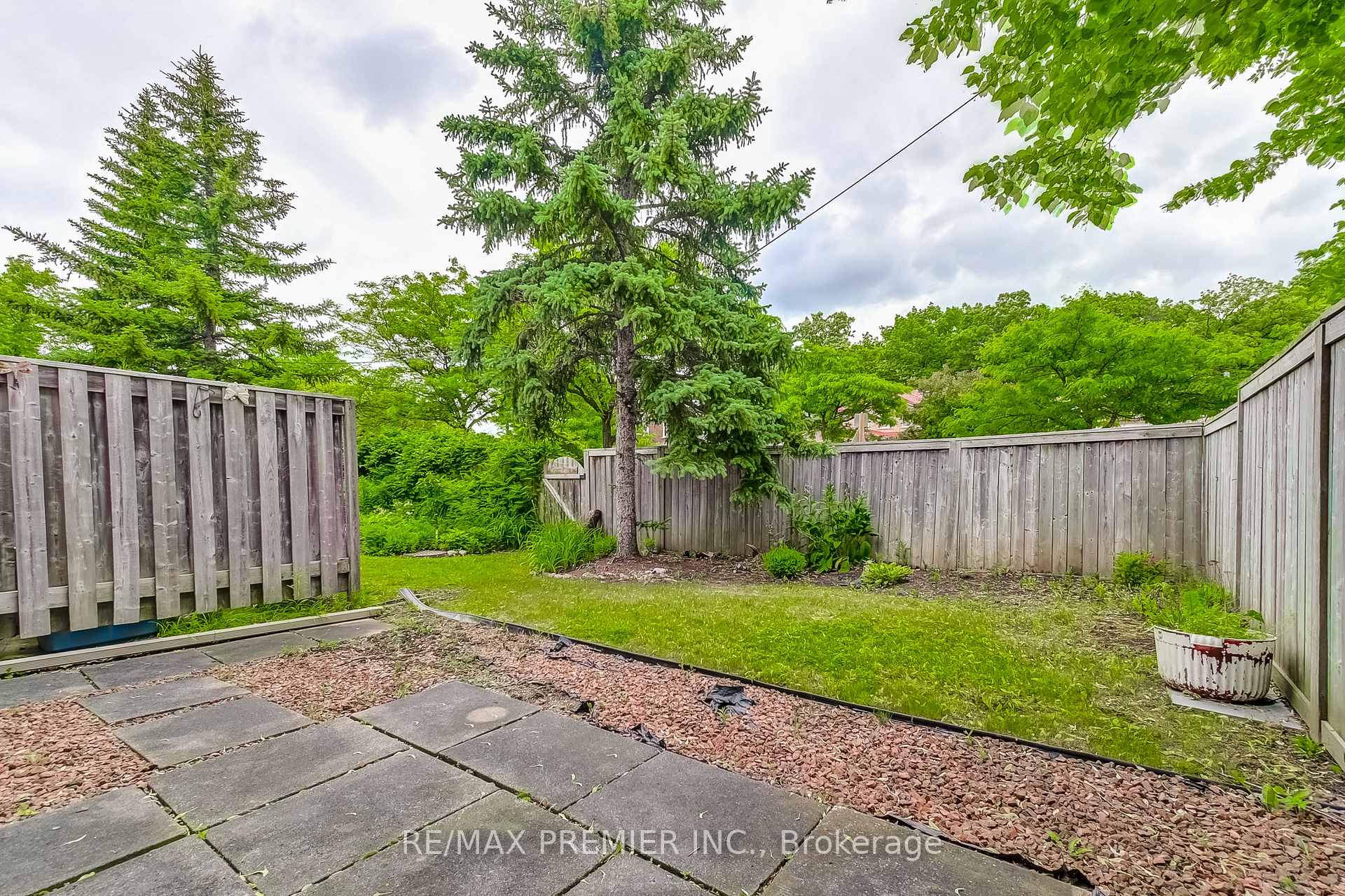 4 Bedrooms Condo at 3600 Colonial, Mississauga For sale