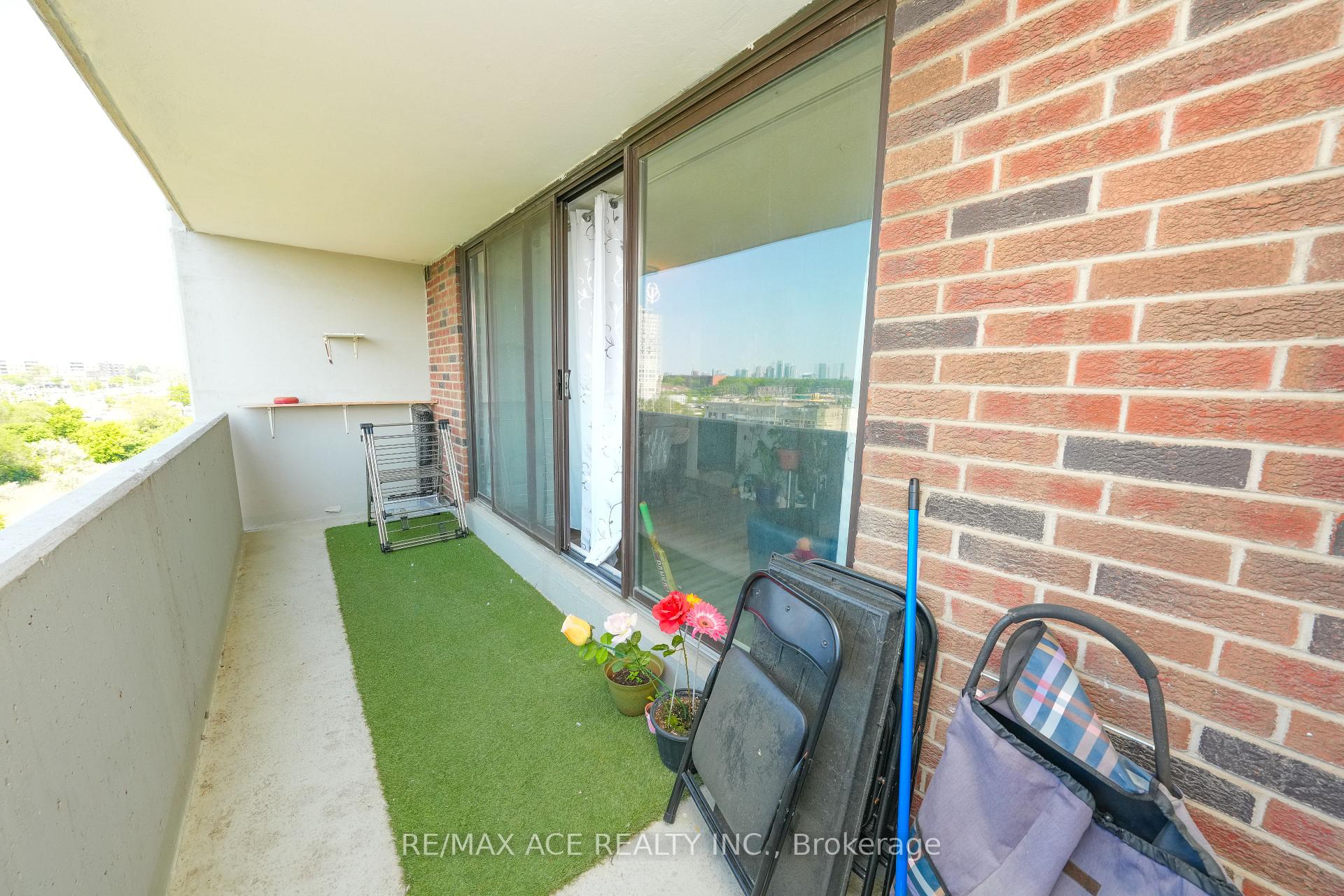 2 Bedrooms Condo at 301 Prudential, Toronto For sale