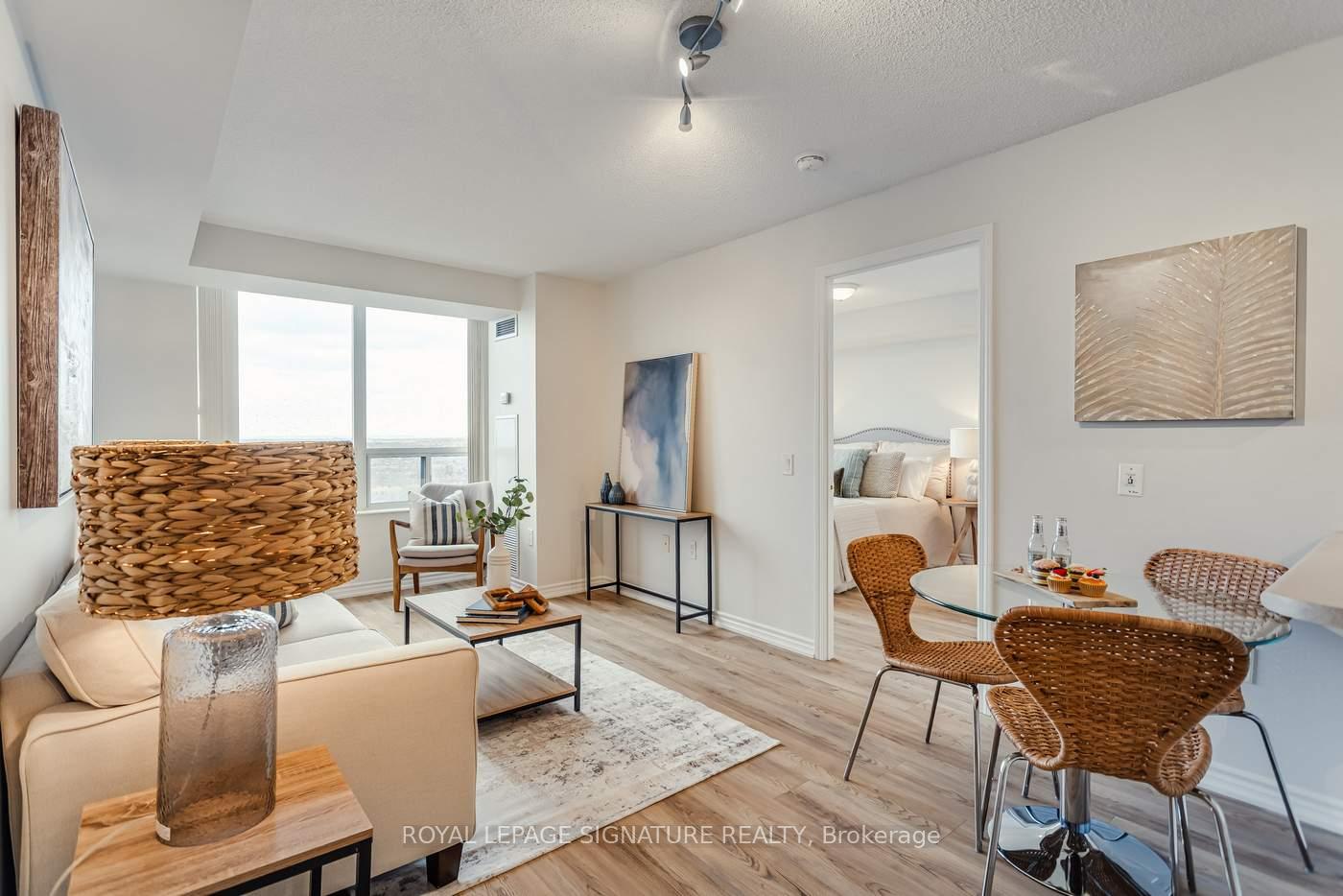 2 Bedrooms Condo at 55 Strathaven, Mississauga For sale