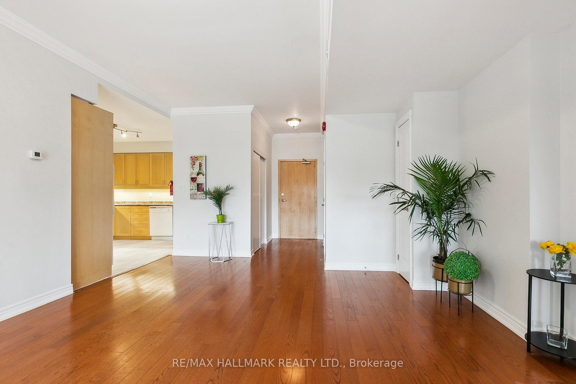 2 Bedrooms Condo at 1 Lawlor, Toronto For sale