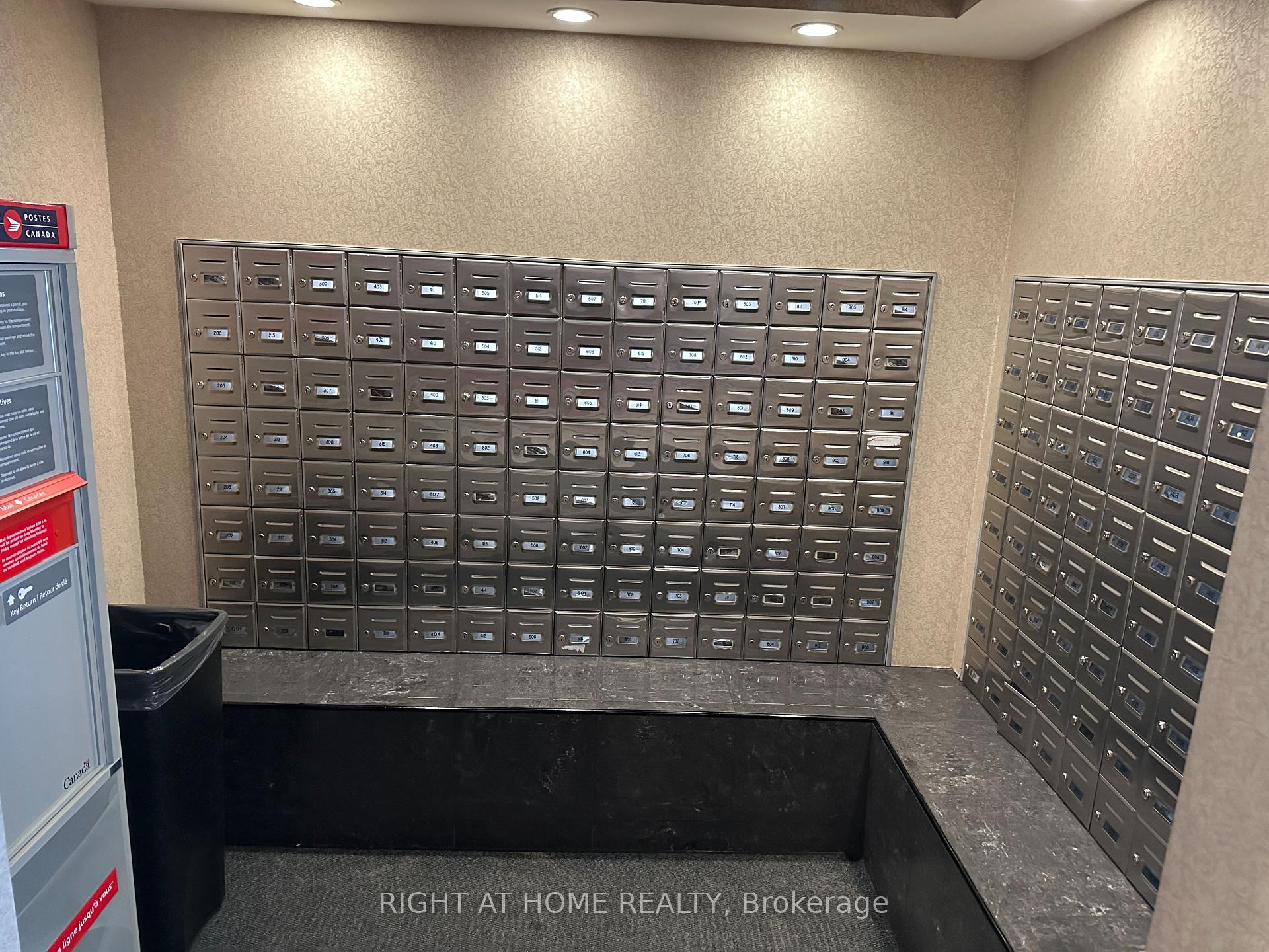 3 Bedrooms Condo at 300 Webb,  Mississauga For sale