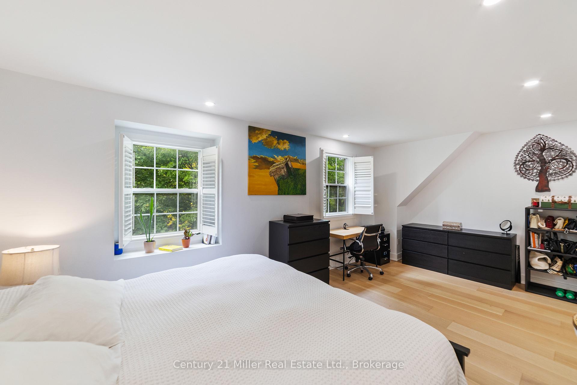 2 Bedrooms Condo at 1061 North Shore, Burlington For sale