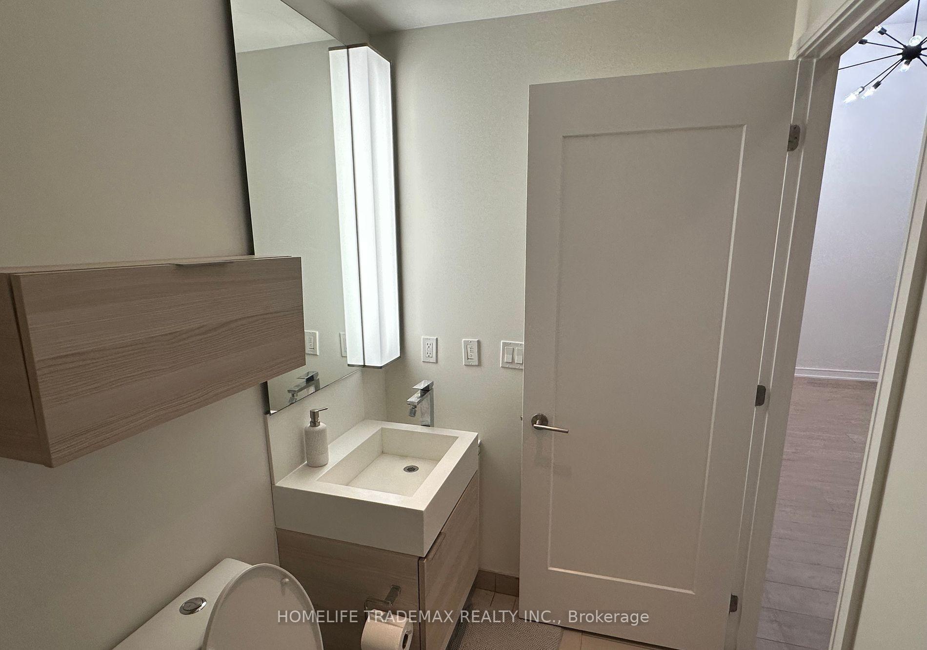 2 Bedrooms Condo at 88 Scott,  Toronto For sale
