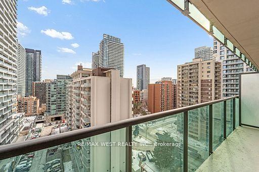 2 Bedrooms Condo at 70 Roehampton,  Toronto For sale