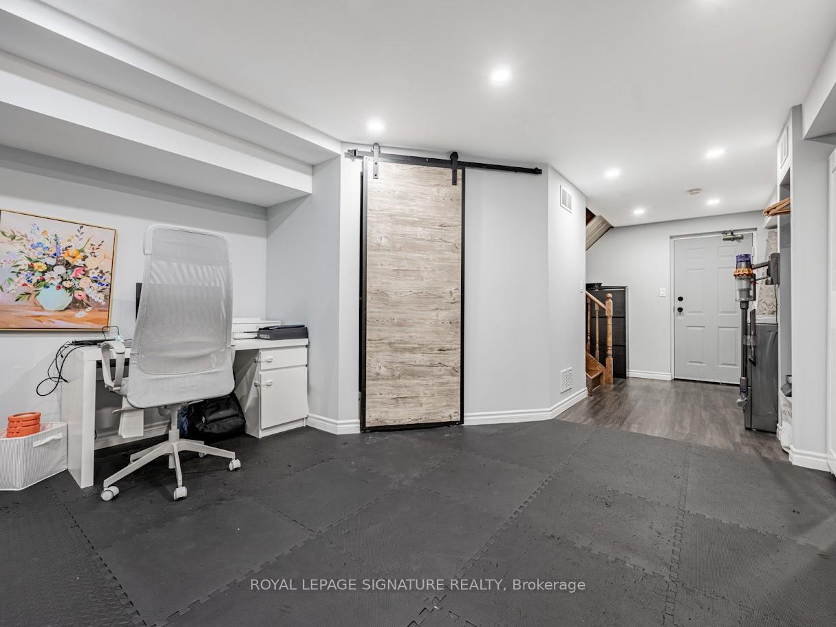 3 Bedrooms Condo at 1211 Parkwest, Mississauga For sale