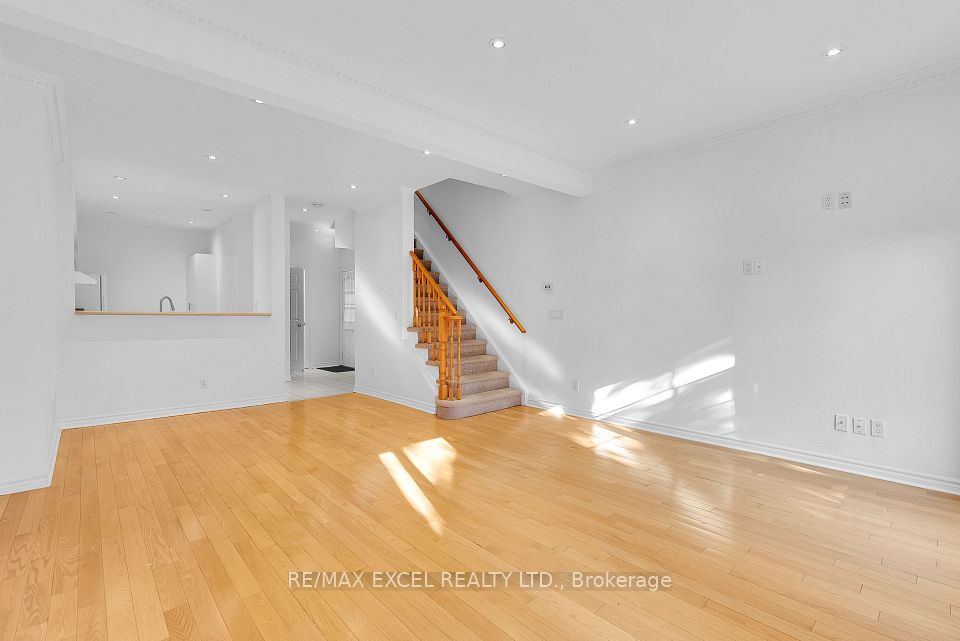 23 St Moritz Way