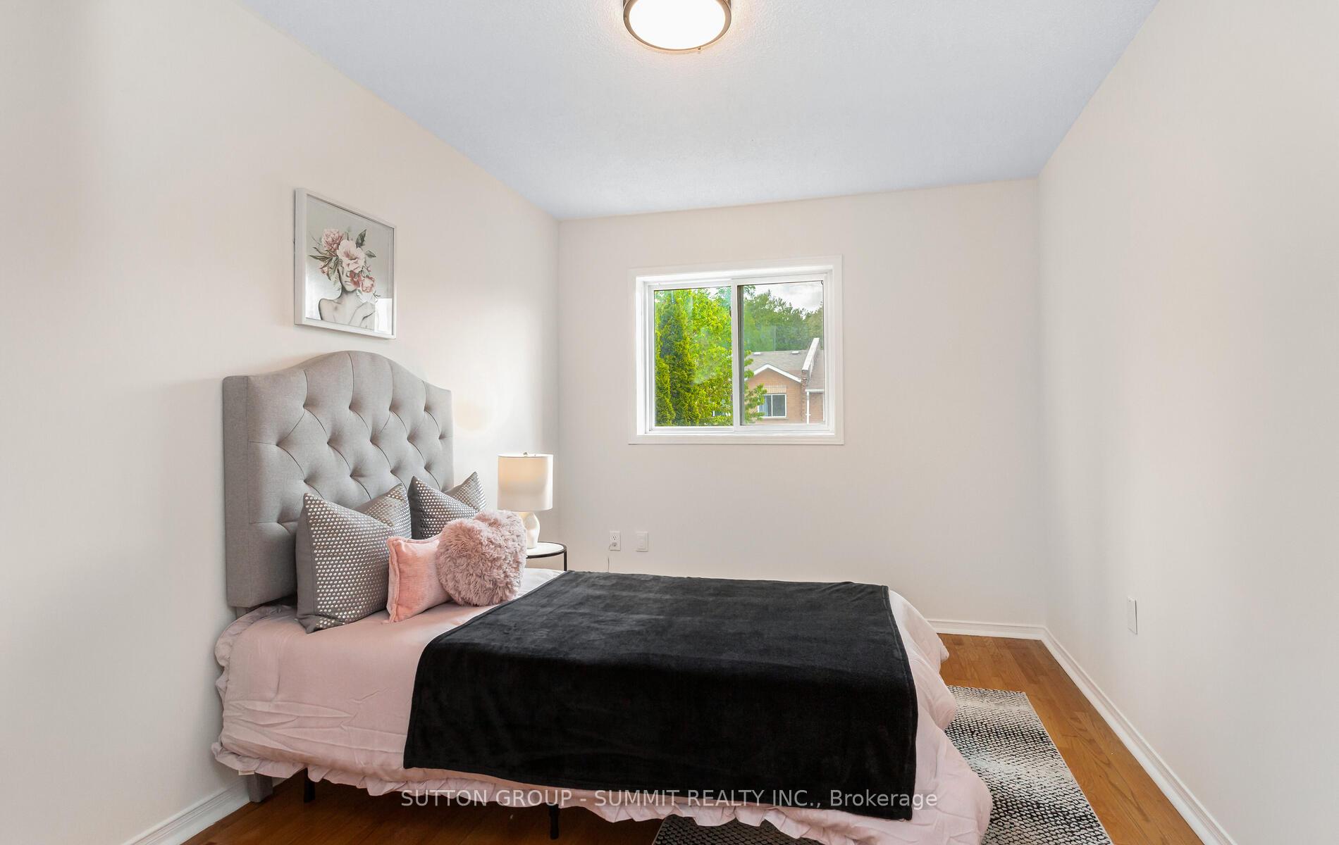 3 Bedrooms Condo at 550 Steddick, Mississauga For sale