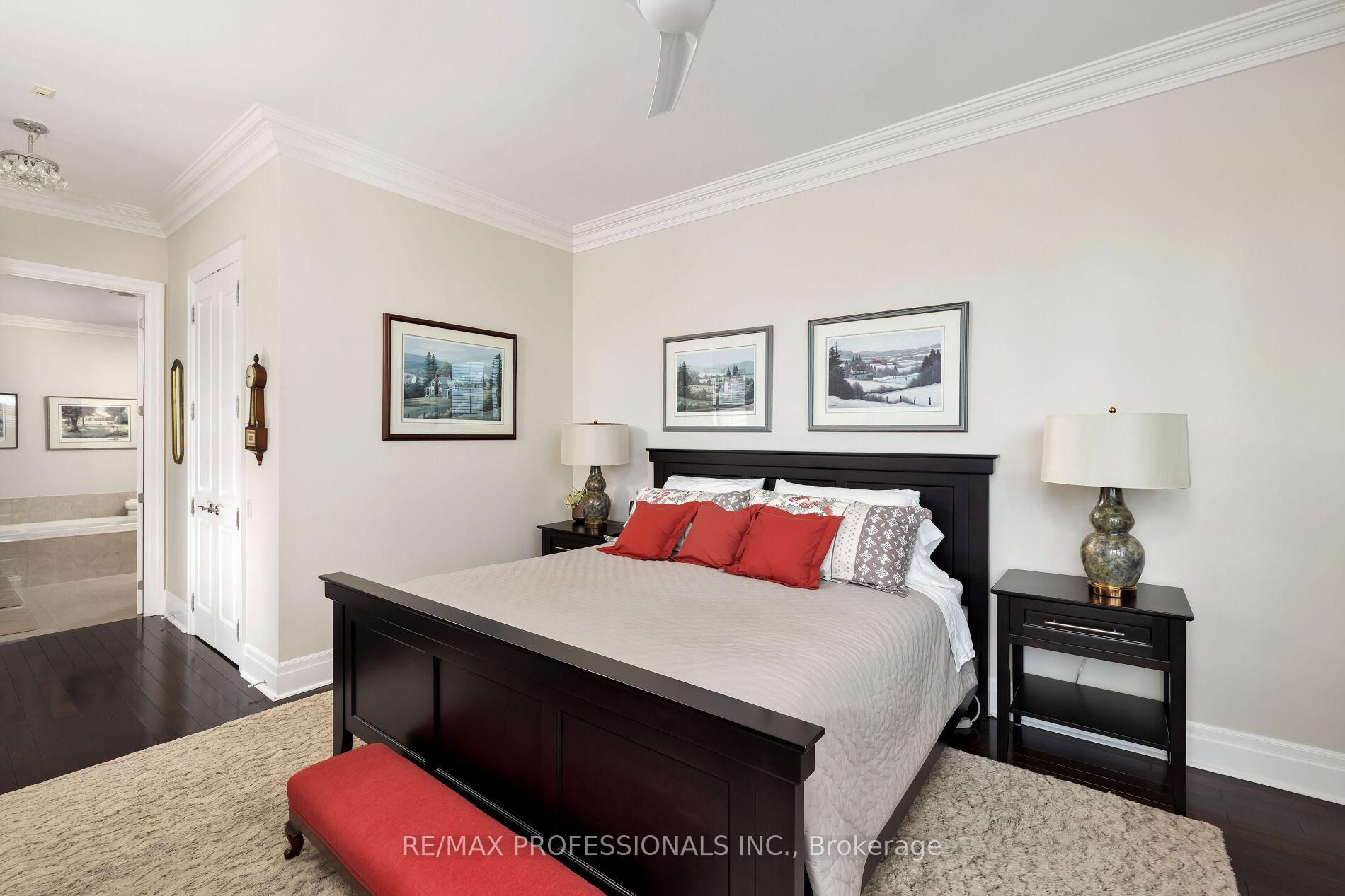 3 Bedrooms Condo at 9 Burnhamthorpe, Toronto For sale