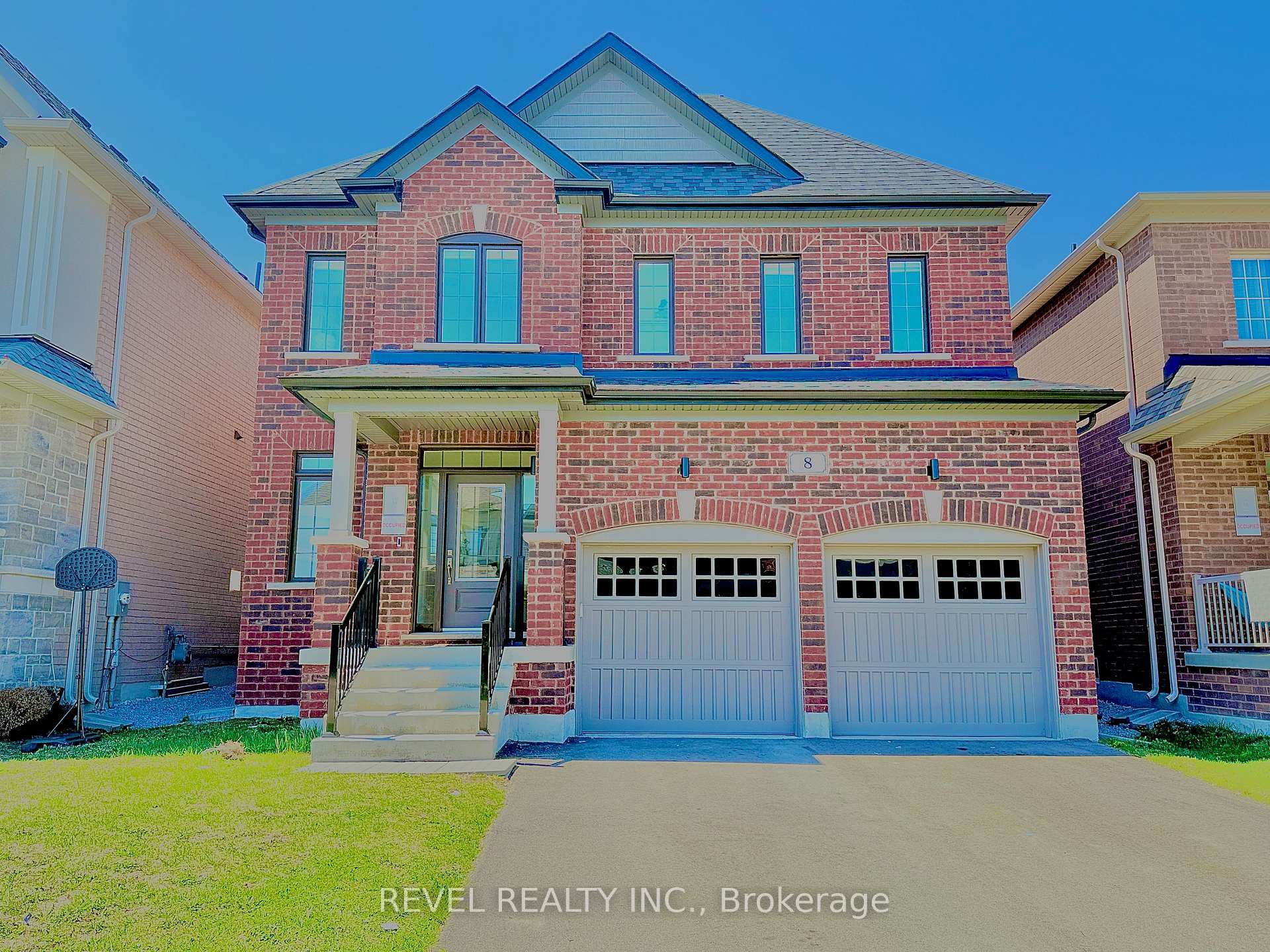 8 Valleo Street, Georgina, ON L4P 1J5