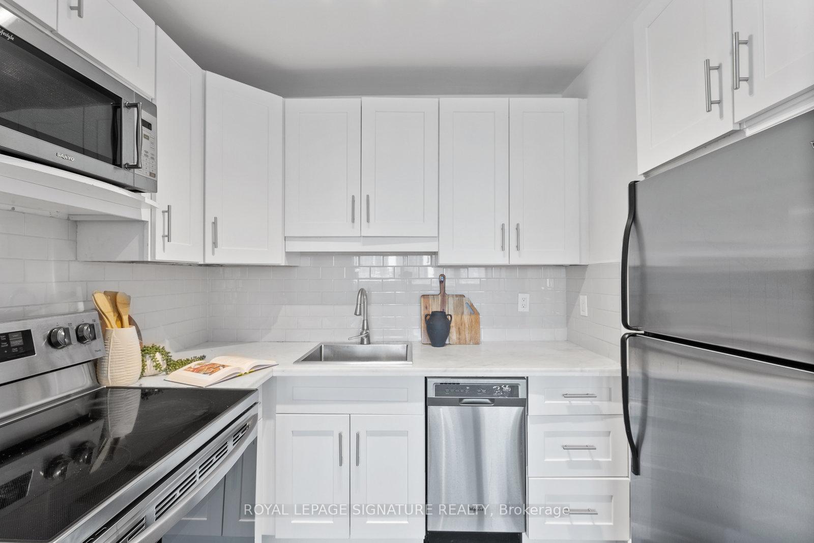 2 Bedrooms Condo at 40 Homewood, Toronto For sale