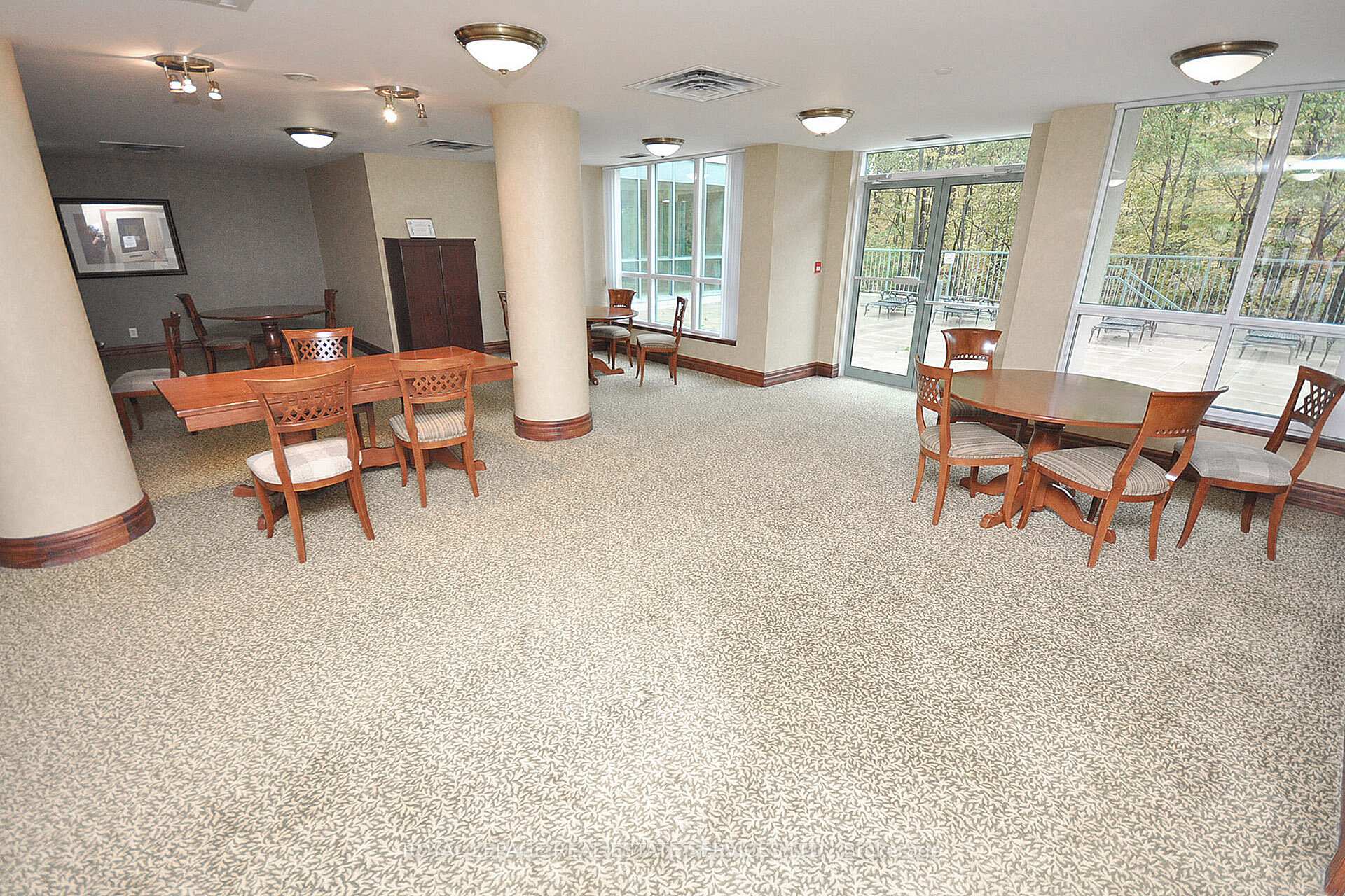 2 Bedrooms Condo at 2585 Erin Centre,  Mississauga For sale