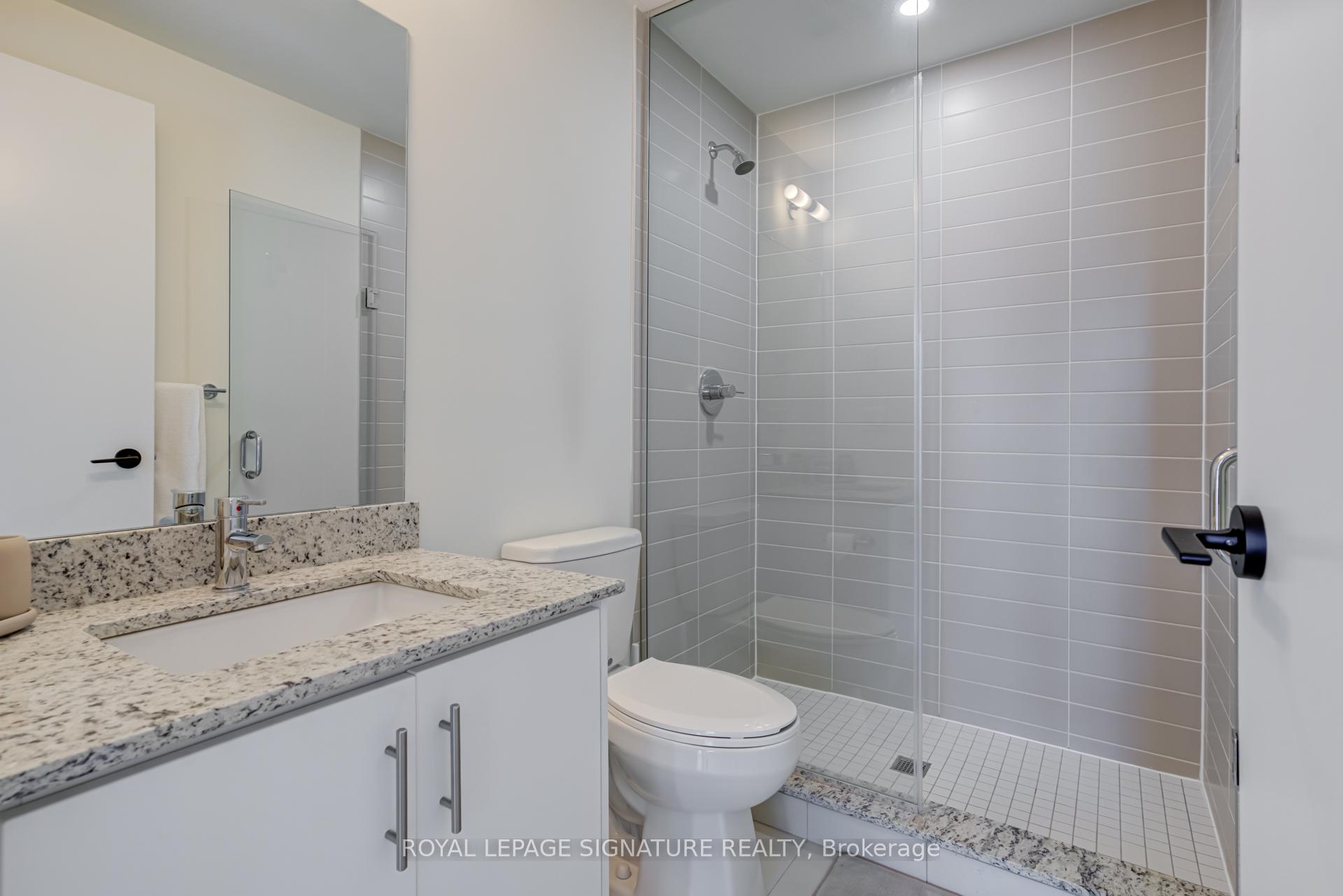 2 Bedrooms Condo at 335 Wheat Boom, Oakville For sale