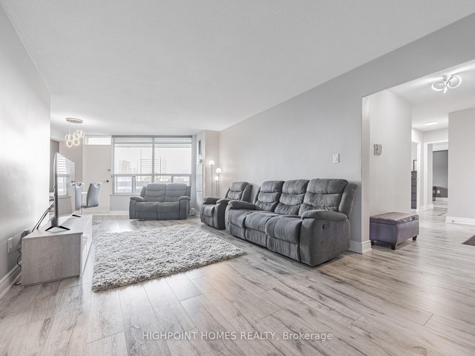 3 Bedrooms Condo at 10 Edgecliff, Toronto For sale