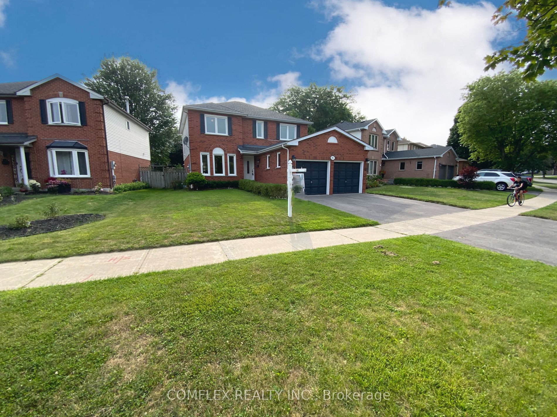211 Bassett Boulevard Whitby Ontario L1R 1S4