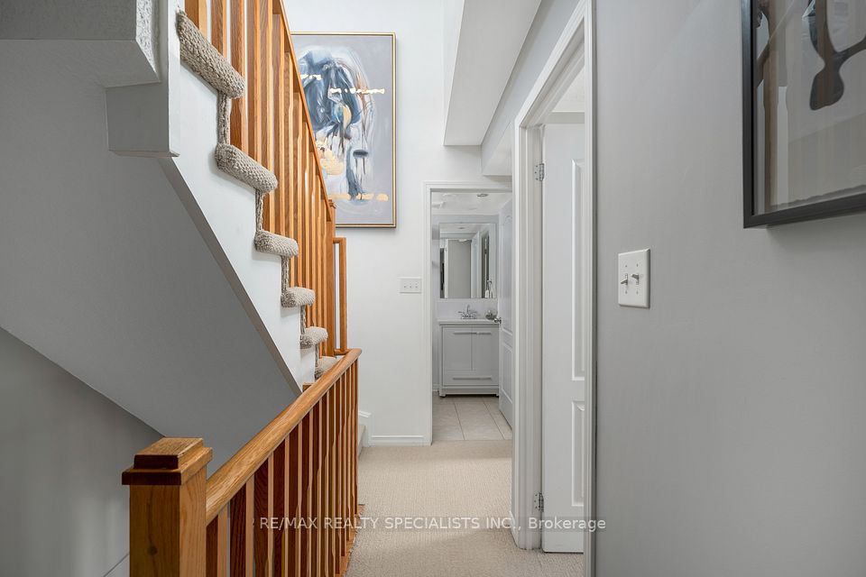 https://trreb-image.ampre.ca/eEuGelp8PFdQYMLIJJXHimq7JLPclDcFfMtGBM6tJdA/rs:fit:960:960/wm:.5:so:0:50:.4/wmsh:10/wmt:PHNwYW4gZm9yZWdyb3VuZD0nd2hpdGUnIGZvbnQ9JzY4Jz5SRS9NQVggUkVBTFRZIFNQRUNJQUxJU1RTIElOQy4sIEJyb2tlcmFnZTwvc3Bhbj4/L3RycmViL2xpc3RpbmdzLzQwLzY0LzIzLzkzL3AvMWFjNTNkNjctNzQ0NS00MmM3LWIyMmMtOGFjODhkYjY1MDVlLmpwZw.jpg