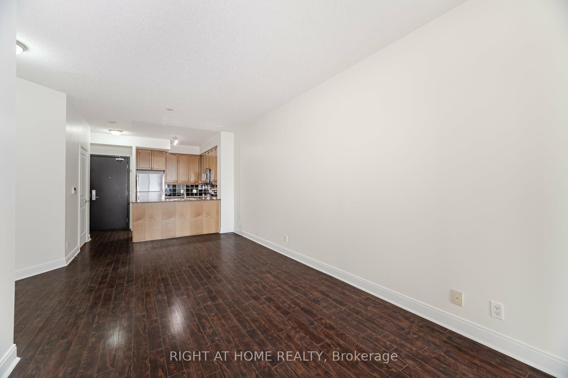 2 Bedrooms Condo at 70 Absolute, Mississauga For sale