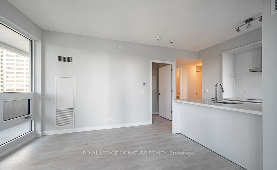 2221 Yonge Street