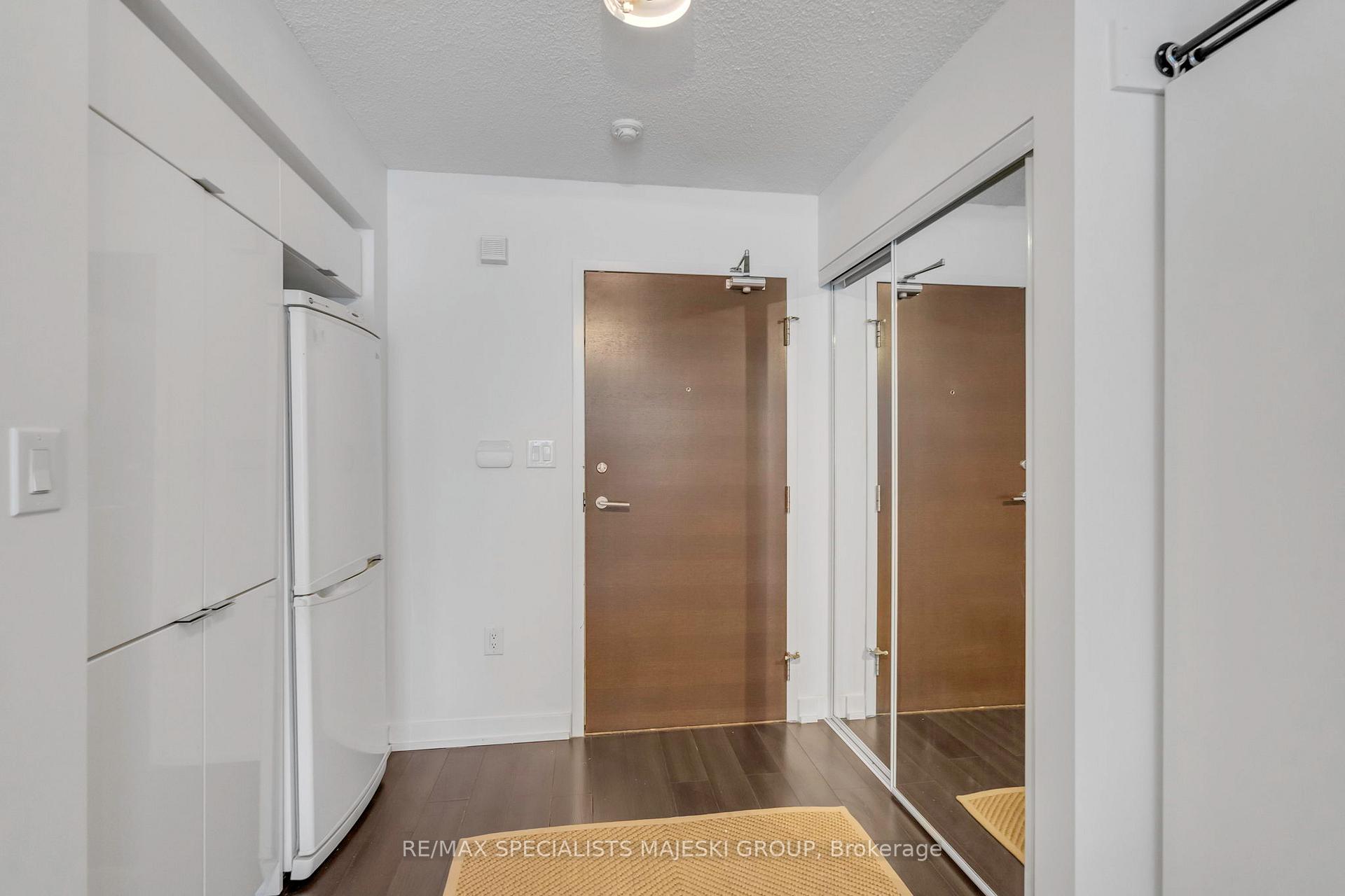 2 Bedrooms Condo at 21 Iceboat,  Toronto For sale