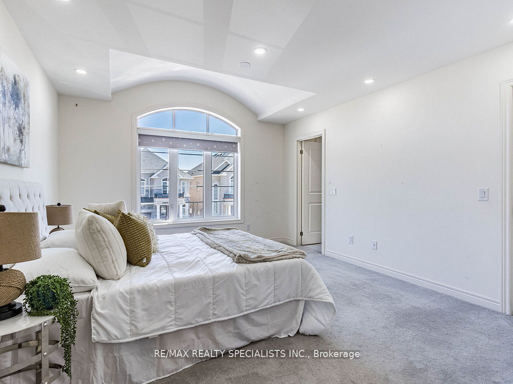 11 Elverton Crescent