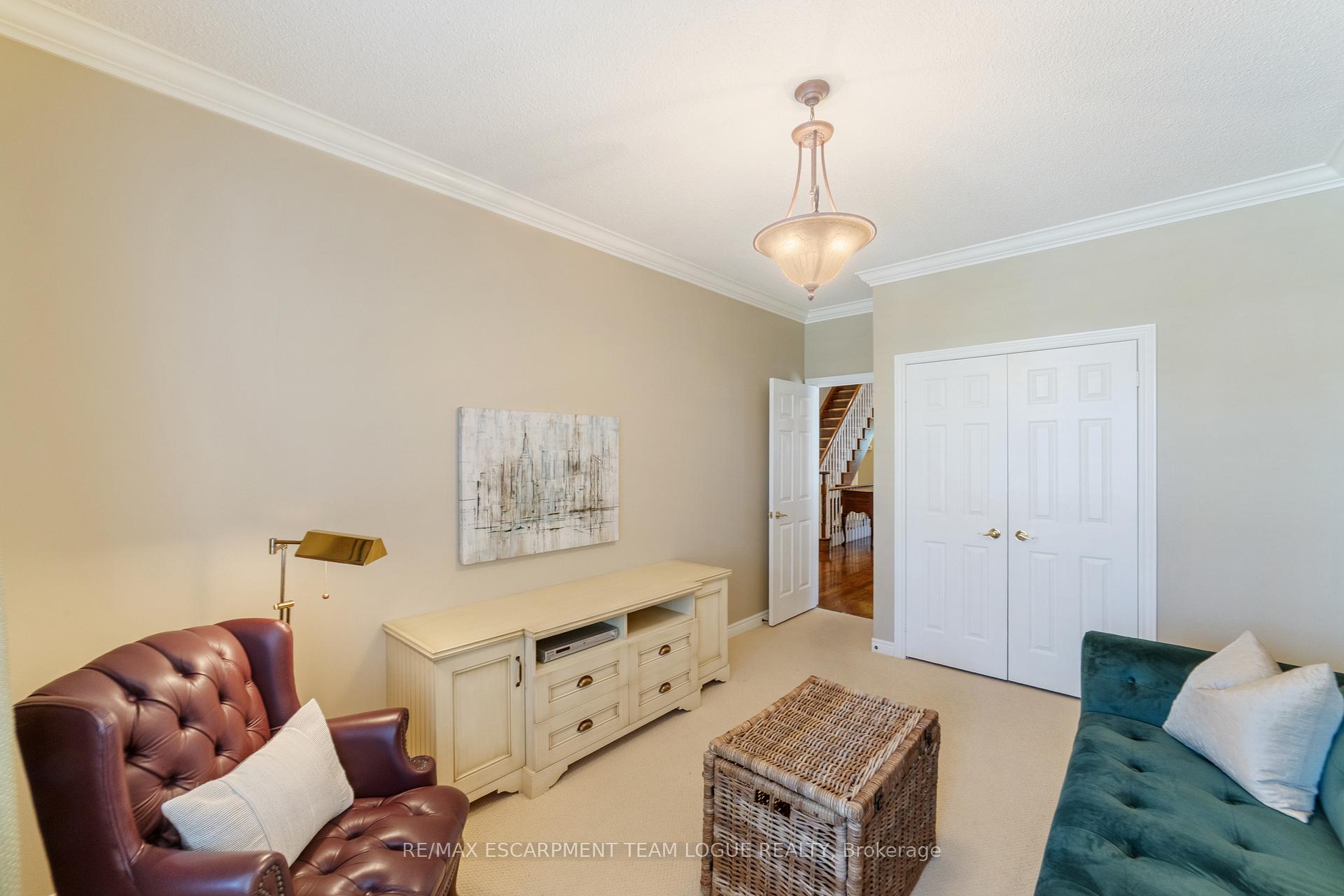 3 Bedrooms Semi-Detached at 4144 STONEBRIDGE,  Burlington For sale