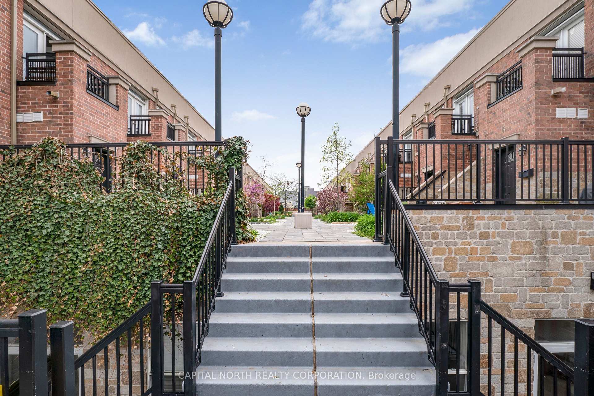 3 Bedrooms Condo at 51 Halton, Toronto For sale