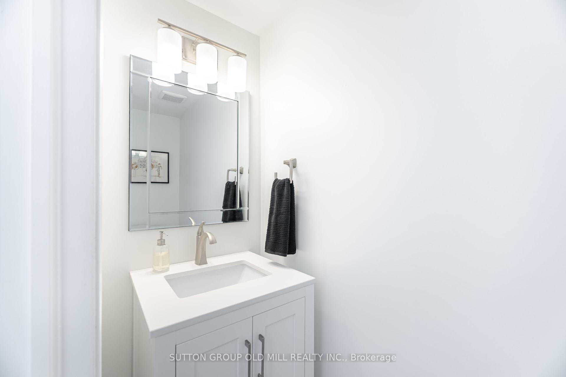 2 Bedrooms Condo at 3050 Rotary,  Burlington For sale
