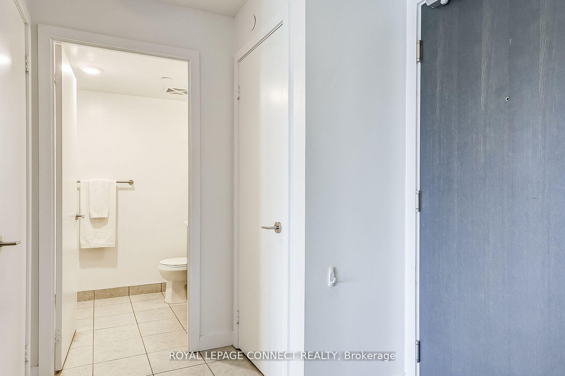 1 Bedroom Condo at 8 Trent, Toronto For sale