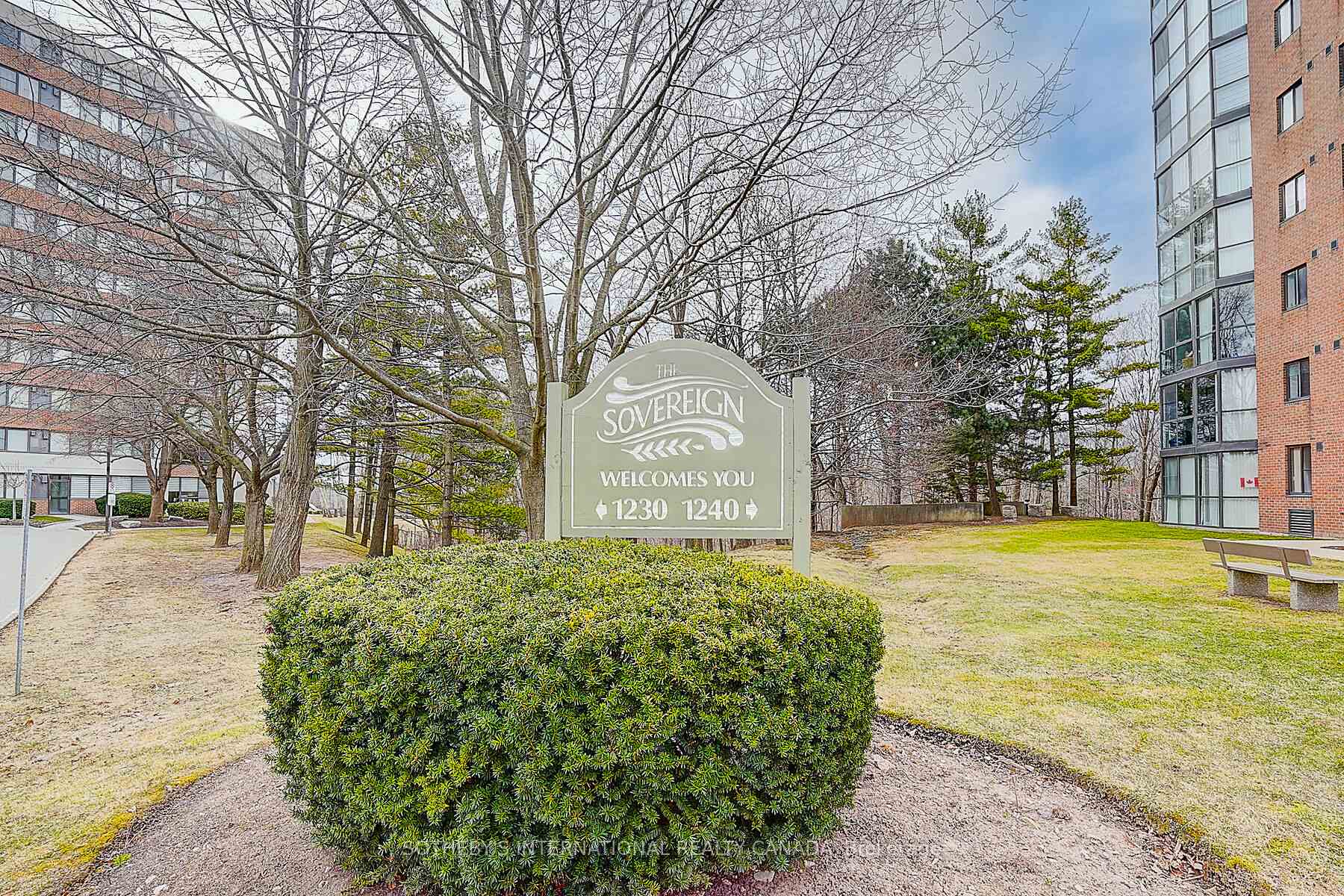 2 Bedrooms Condo at 1240 Marlborough, Oakville For sale