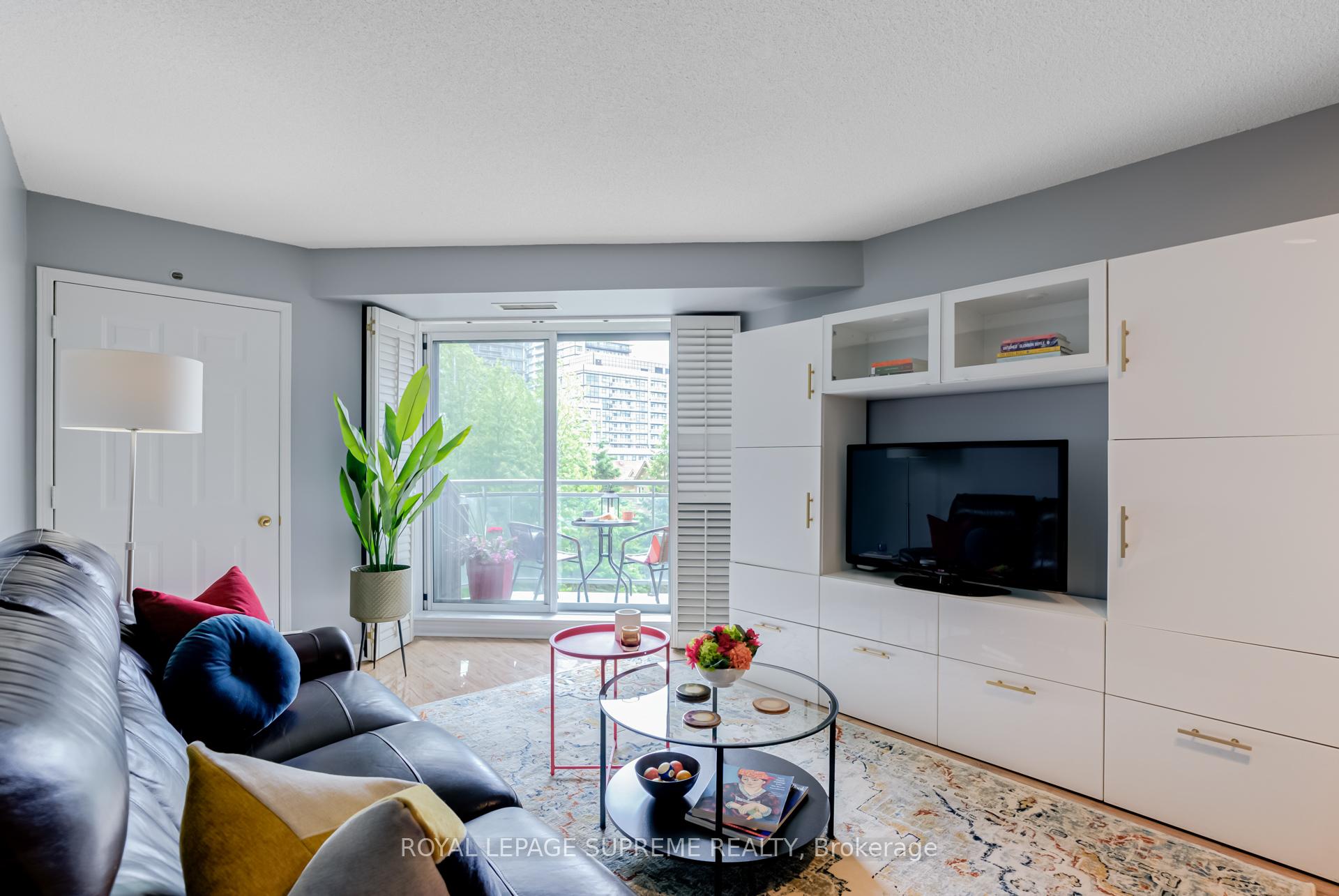2 Bedrooms Condo at 190 Manitoba, Toronto For sale