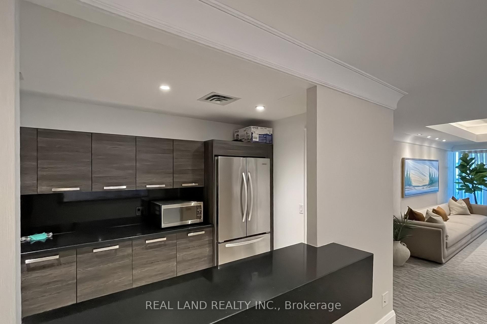 2 Bedrooms Condo at 206 Bloor, Toronto For sale