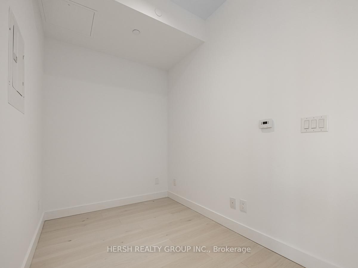 2 Bedrooms Condo at 160 Kingsway,  Toronto For sale