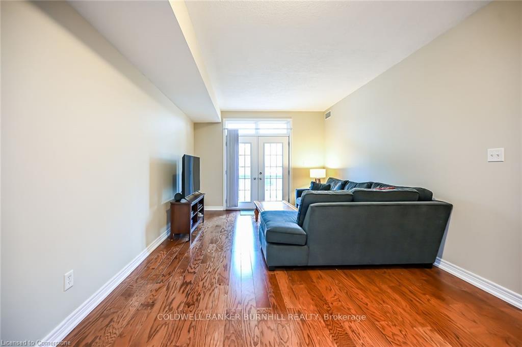 2 Bedrooms Condo at 396 Plains,  Burlington For sale