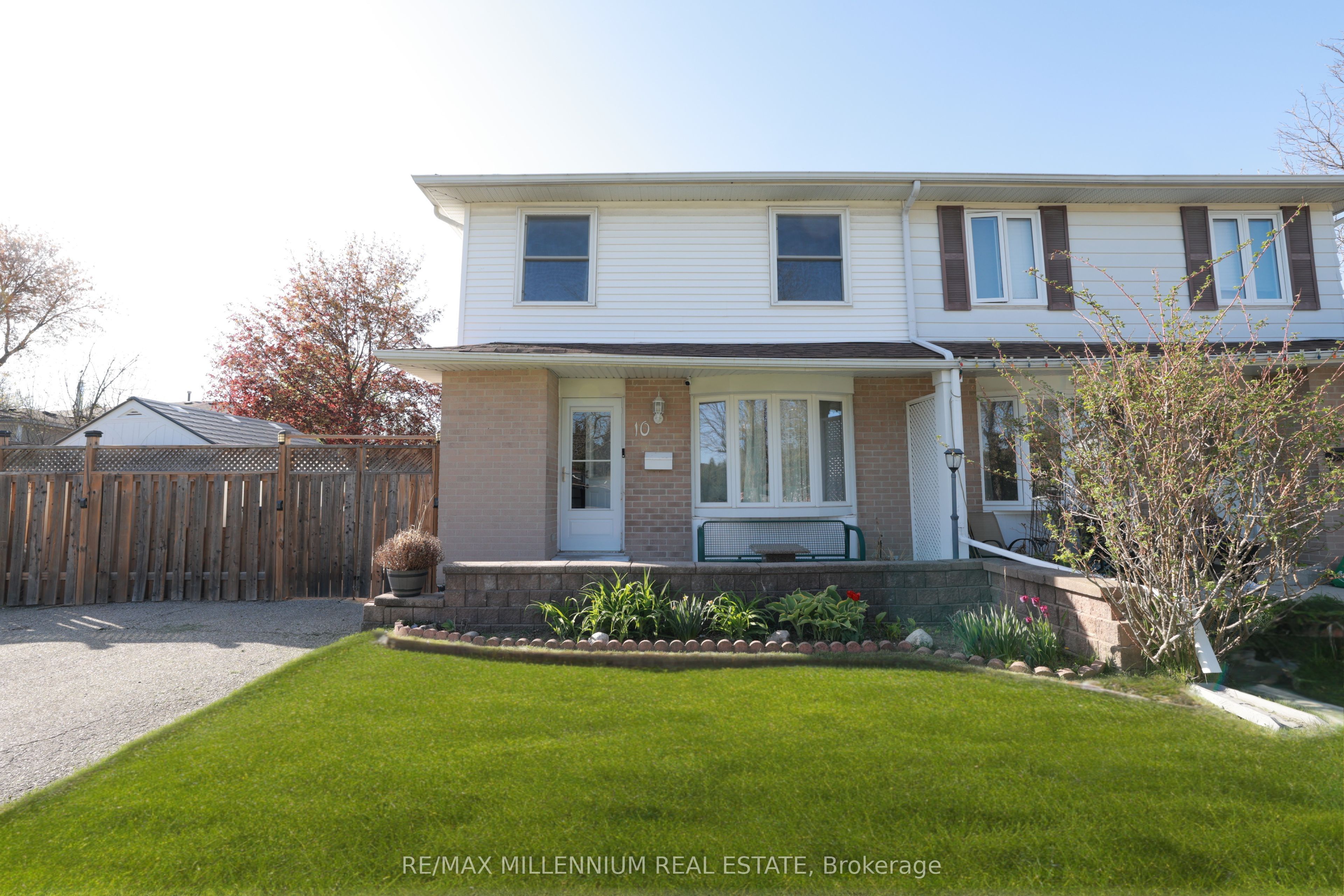 10 Manderley Place, Brampton, ON L6S 2S6