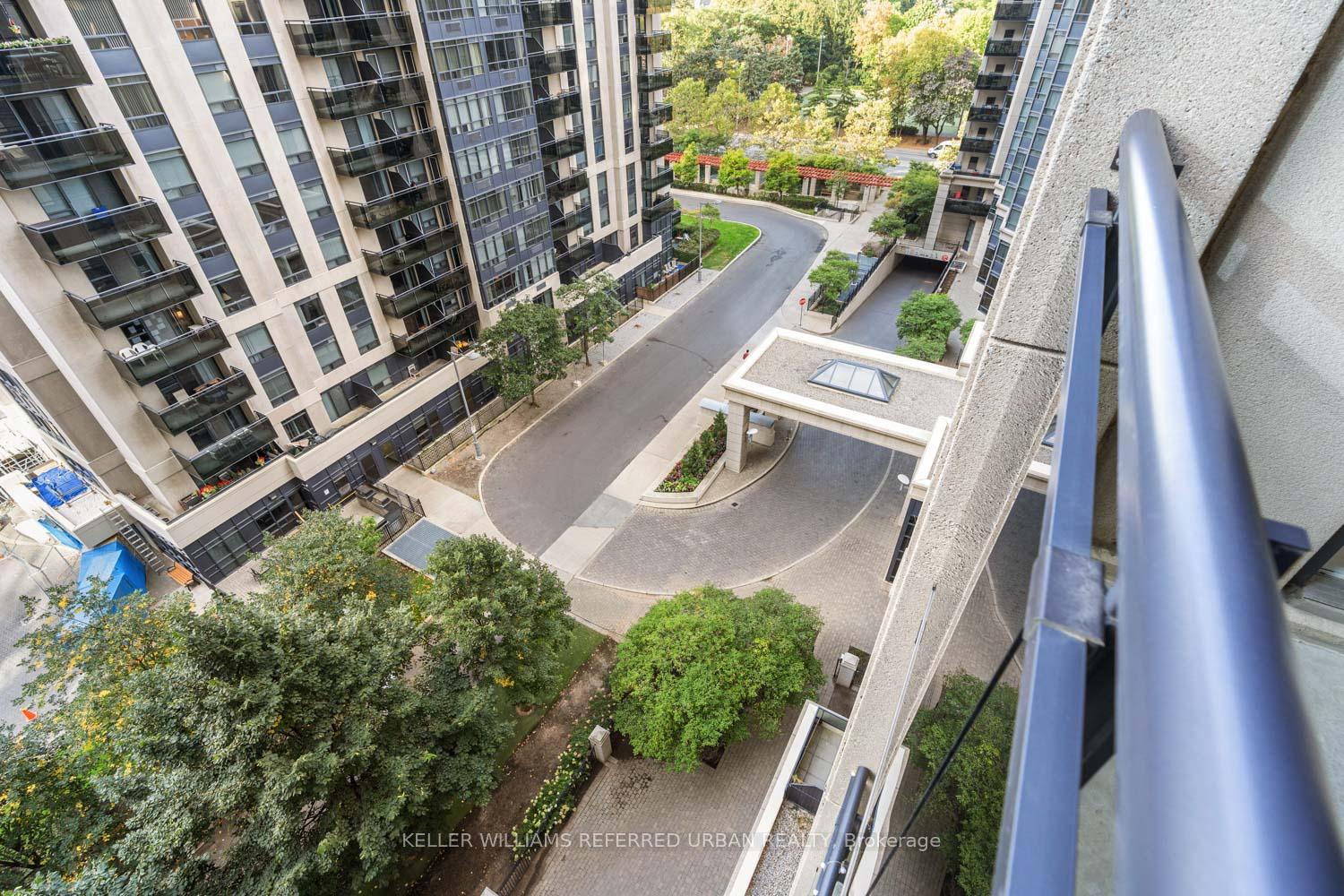 1 Bedroom Condo at 155 Beecroft, Toronto For sale