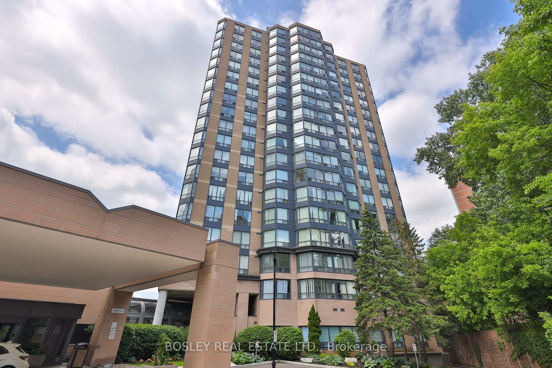 2 Bedrooms Condo at 3 Hickory Tree, Toronto For sale