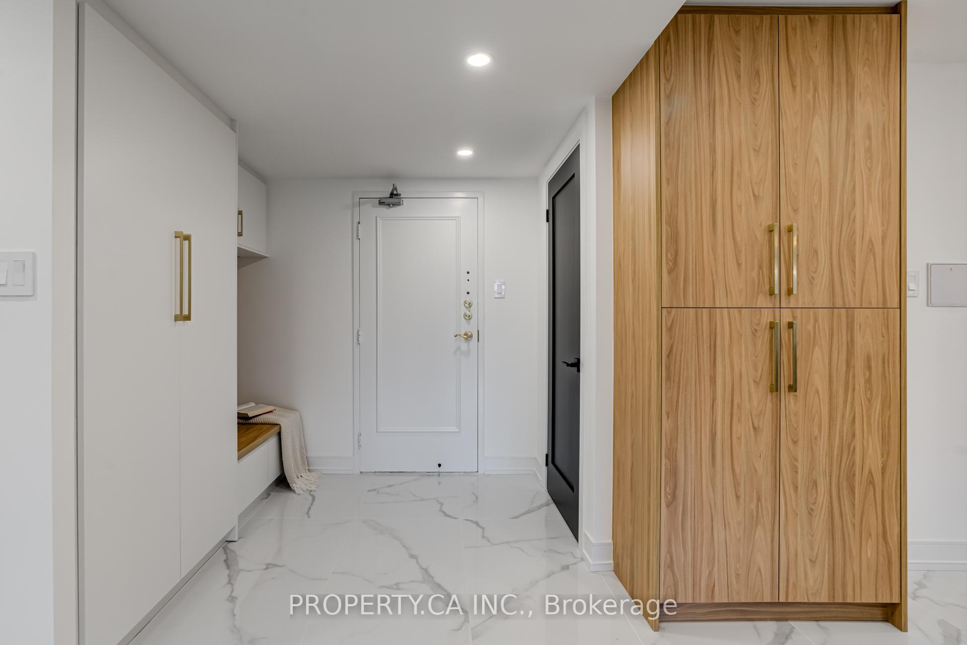 2 Bedrooms Condo at 2175 Marine, Oakville For sale