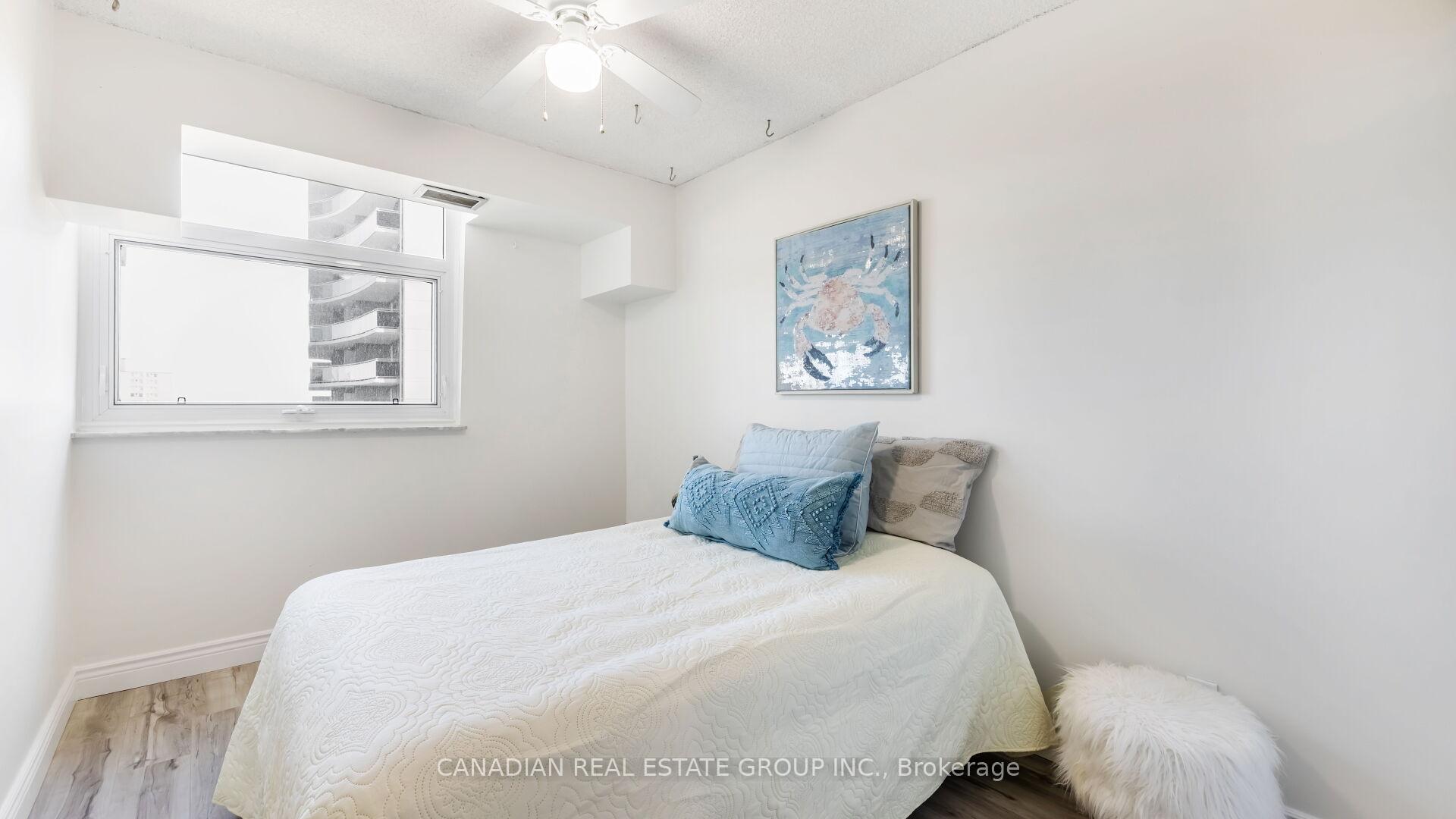 3 Bedrooms Condo at 20 Speers, Oakville For sale