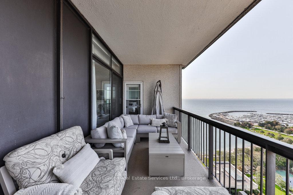 2 Bedrooms Condo at 2170 Marine, Oakville For sale