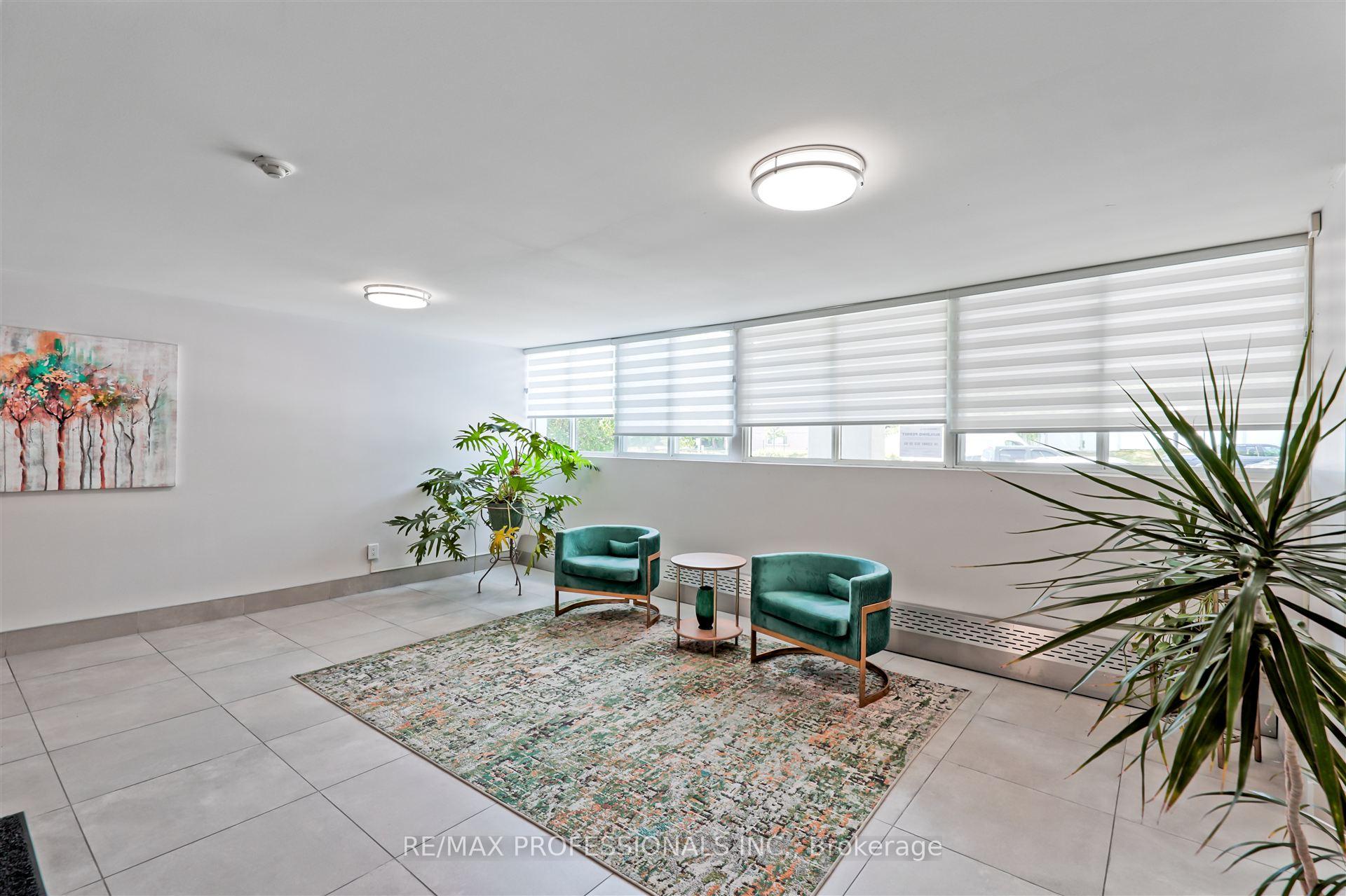 3 Bedrooms Condo at 11 Neilson, Toronto For sale