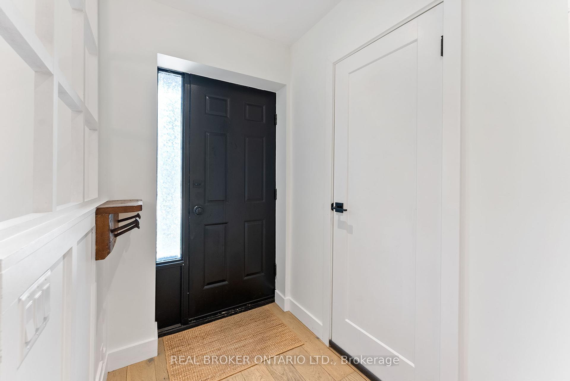 2 Bedrooms Condo at 23 Macaulay, Hamilton For sale