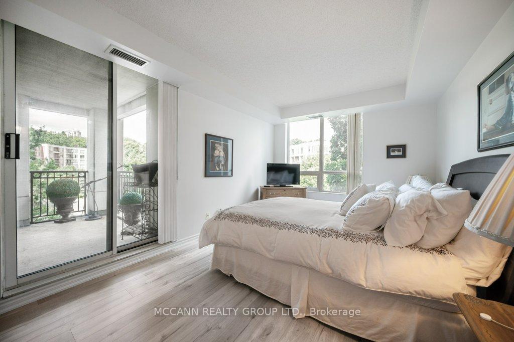 2 Bedrooms Condo at 18 William Carson, Toronto For sale