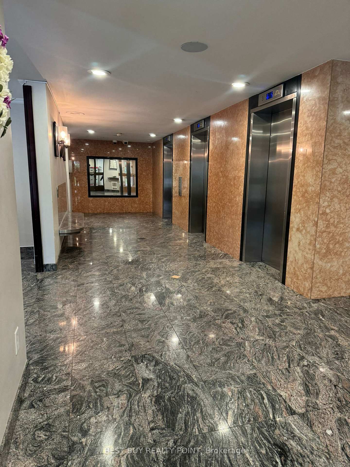 3 Bedrooms Condo at 15 La Rose, Toronto For sale