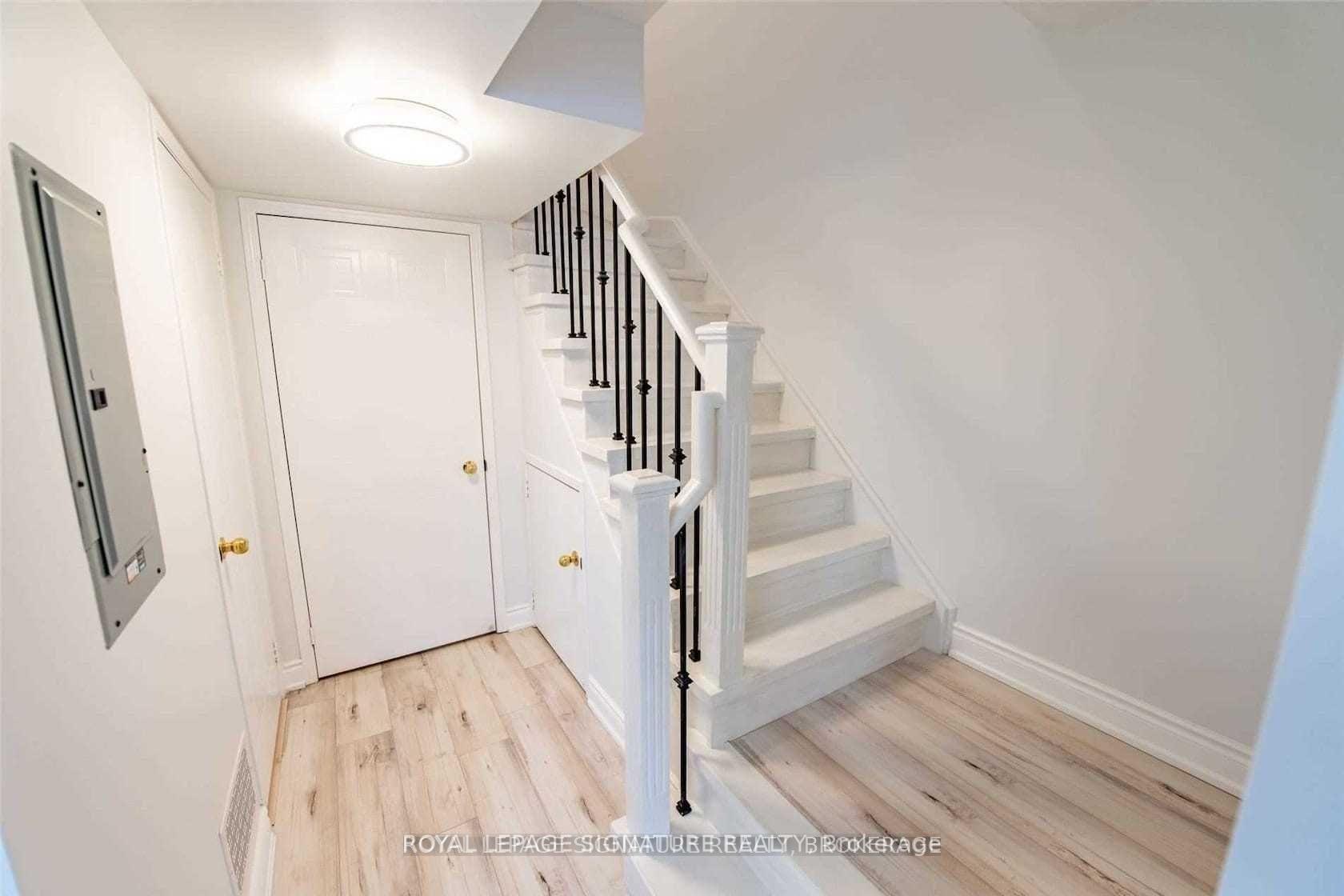 2 Bedrooms Condo at 4975 Southampton, Mississauga For sale