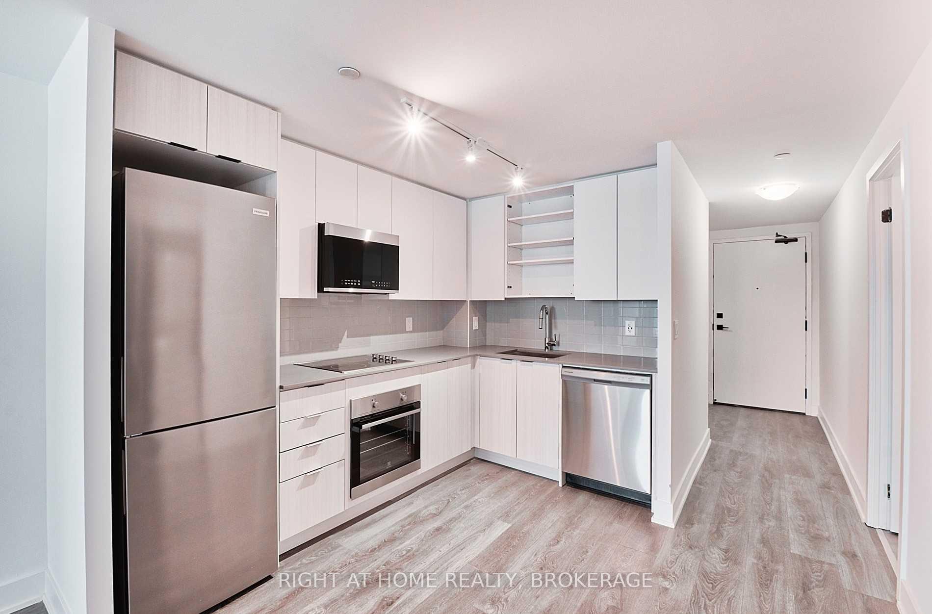 2 Bedrooms Condo at 2481 Taunton, Oakville For sale