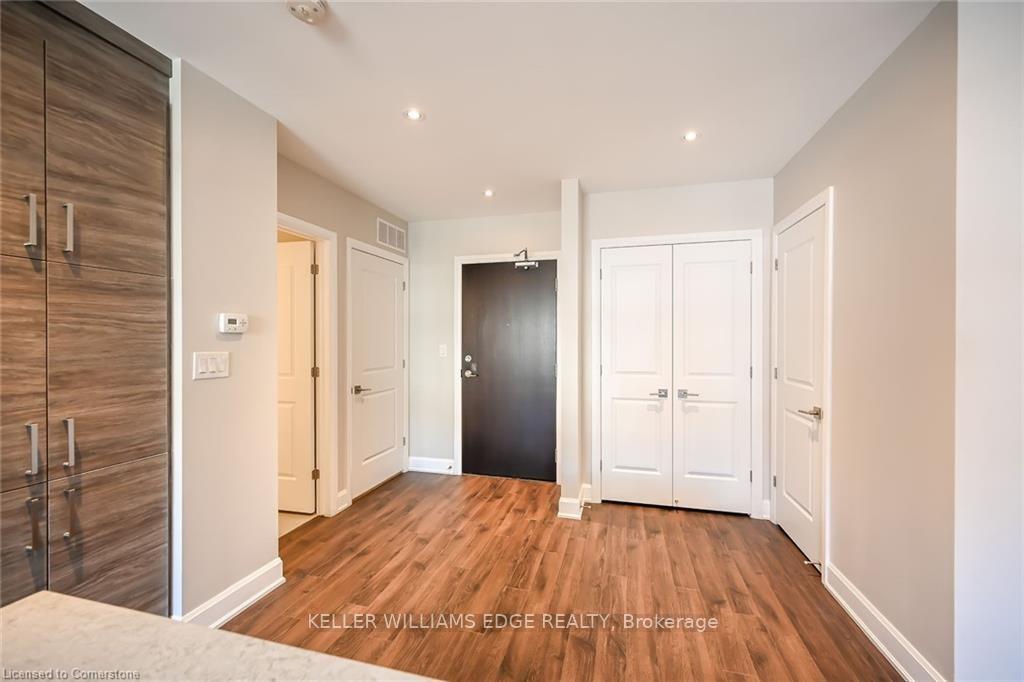2 Bedrooms Condo at 2 King,  Hamilton For sale