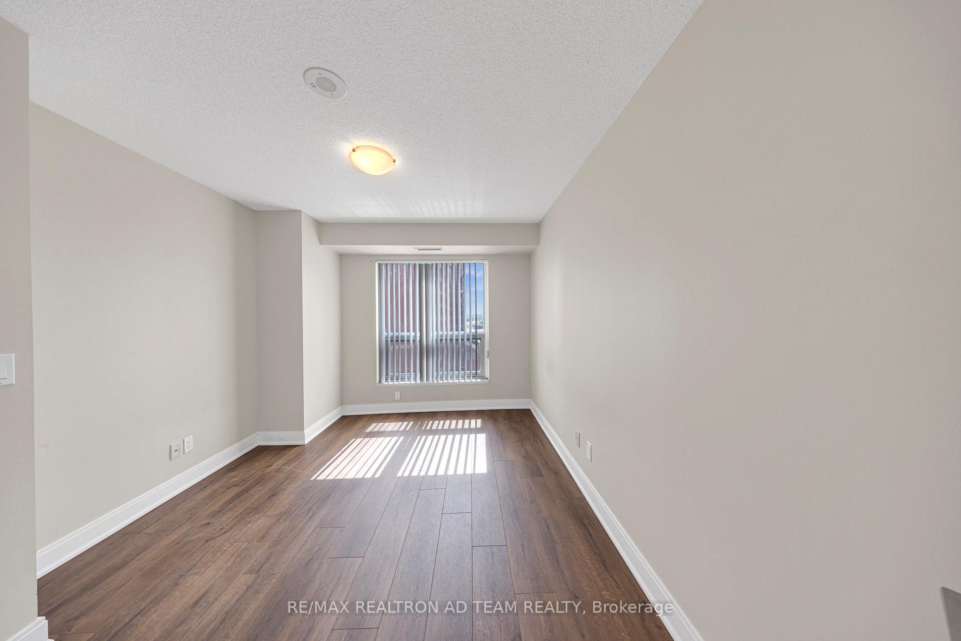 2 Bedrooms Condo at 125 Village Green, Toronto For sale
