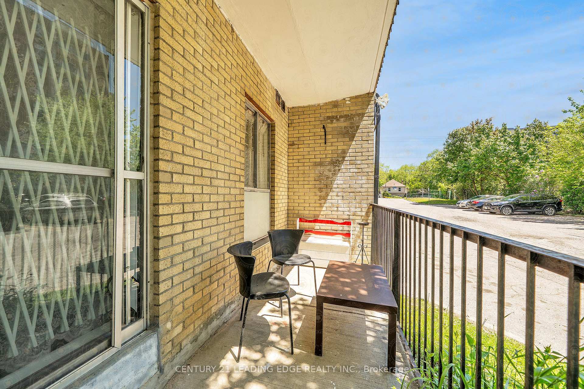 3 Bedrooms Condo at 1690 Victoria Park, Toronto For sale
