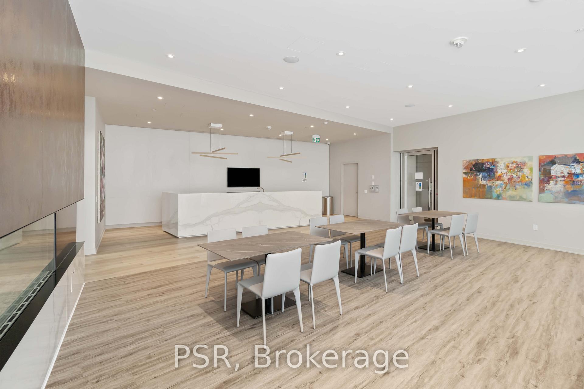 3 Bedrooms Condo at 3900 Confederation, Mississauga For sale
