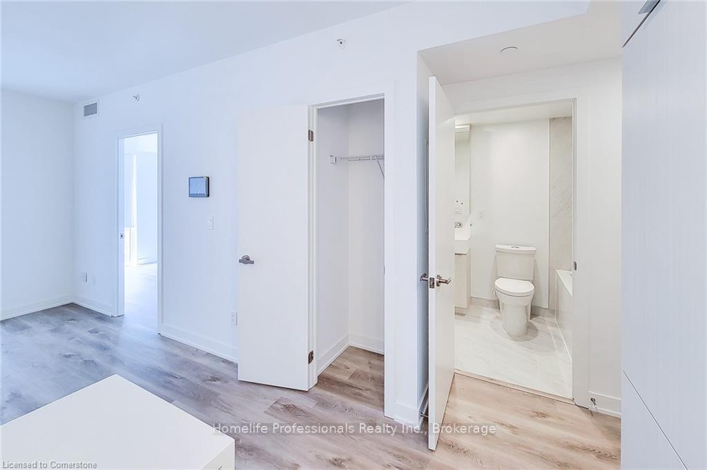 1 Bedroom Condo at 370 Martha,  Burlington For sale